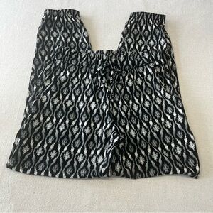Stoosh Pants Size M Geometric Gray Black
Women’s Chic Pants